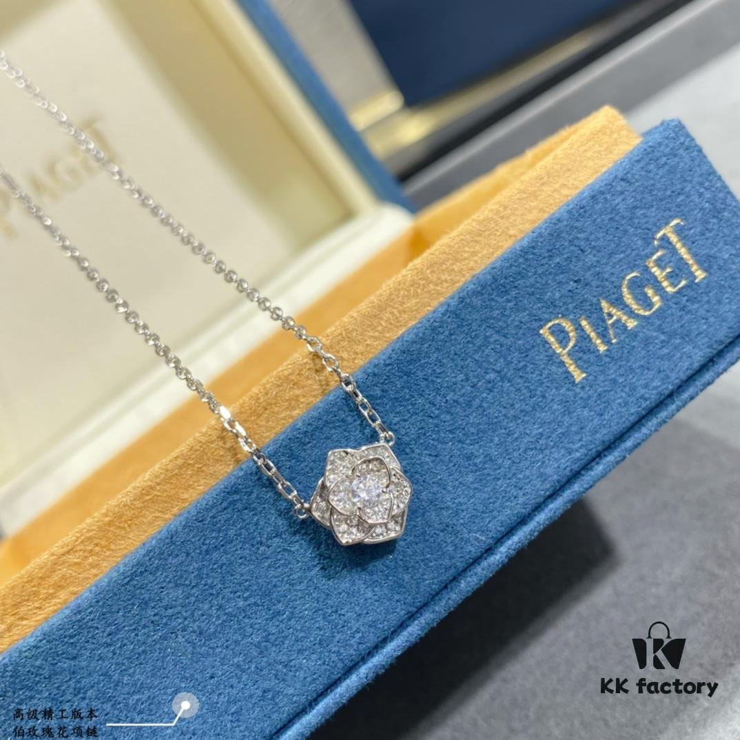 The captivating Piaget rose necklace, an enchanting design that steals the heart at first sight