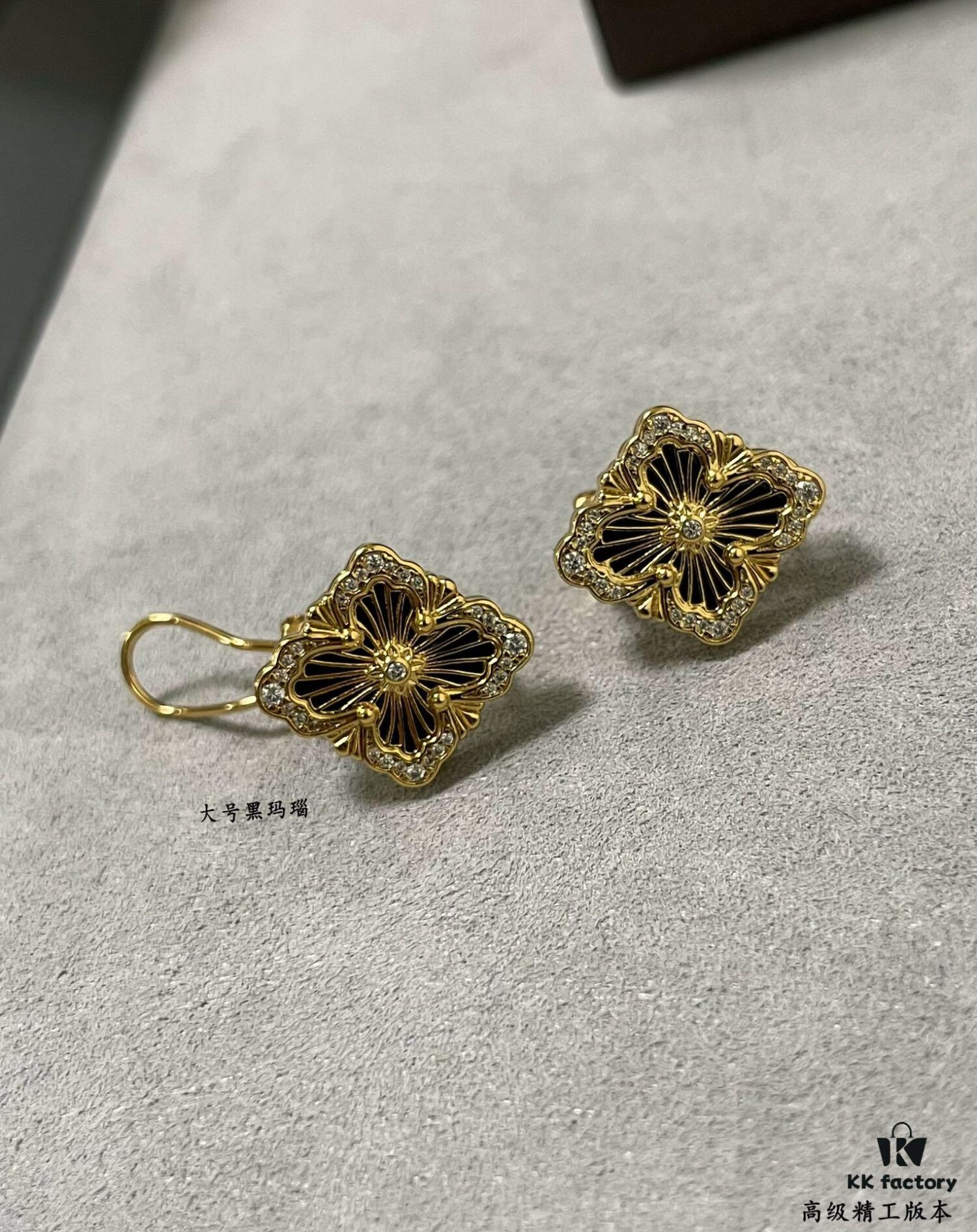 Buccellati Opera Grande Series Large Black Agate Earrings, Retro Court-style Clover Design with Rigato Parallel Engraving Technique