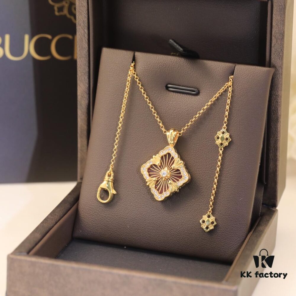 Buccellati Italian Luxury Jewelry Vintage Royal Style Diamond-Cut Clover Shell Agate Chalcedony Reversible Necklace in V Gold 18K Thick Gold Plating Original Chain End and Clasp High Quality