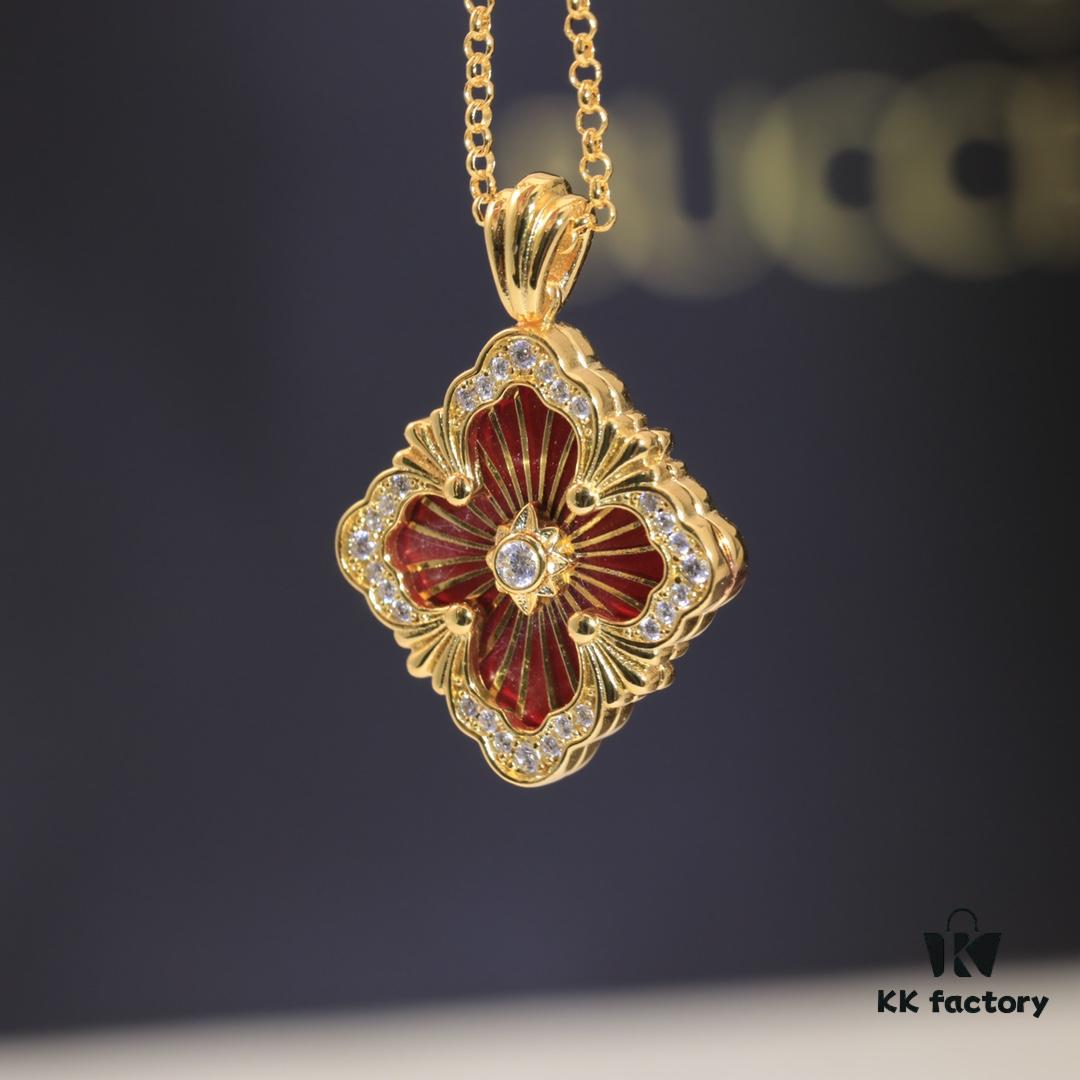 Buccellati Italian Luxury Jewelry Vintage Royal Style Diamond-Cut Clover Shell Agate Chalcedony Reversible Necklace in V Gold 18K Thick Gold Plating Original Chain End and Clasp High Quality