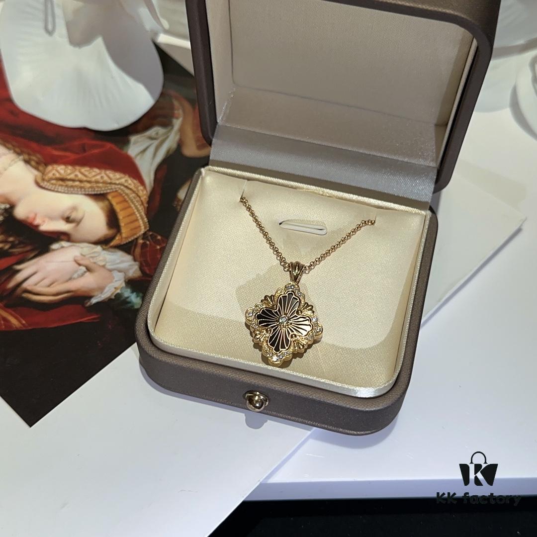 Market First Release‼️ Black Onyx Necklace #Brushed Four-Leaf Clover Diamond-Set Necklace Buccellati Opera Large Diamond Necklace 💎 Retro Stylish Versatile High-End Piece Exquisite Italian Brushed Craftsmanship 🧚‍♀️ Mysterious Black Onyx