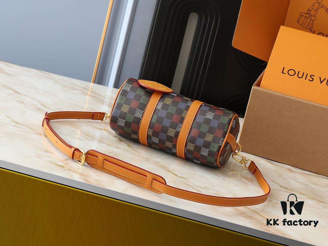 Upgraded Original M00148 Color Gradient Check M13866 Misty Lake Blue Men's Bag Pillow Bag Speedy HR Series This Keepall 25 Handbag is Crafted from Monogram Eclipse Reverse Canvas Showcasing an Elegant Reinterpretation of Louis Vuitton's Classic Pattern Reinforced Straps and Leather Nameplate Continue the Iconic Elements of the Keepall Collection Zippered Closure Ensures Personal Belongings Travel Securely Dimensions 25.0 x 15.0 x 11.0cm (Length x Height x Width)