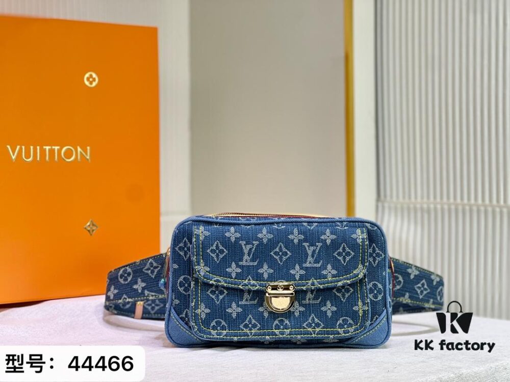 Denim with Color-Changing Yellow Leather 💥 Louis Vuitton Original Denim Collection High-End Quality, Highly Acclaimed, Trendy Bestseller, Excellent Drape, Same Style as Yang Mi, Vintage Limited Edition, Waist Bag, Size: 25*6.5*15 cm, Model No.: 44466
