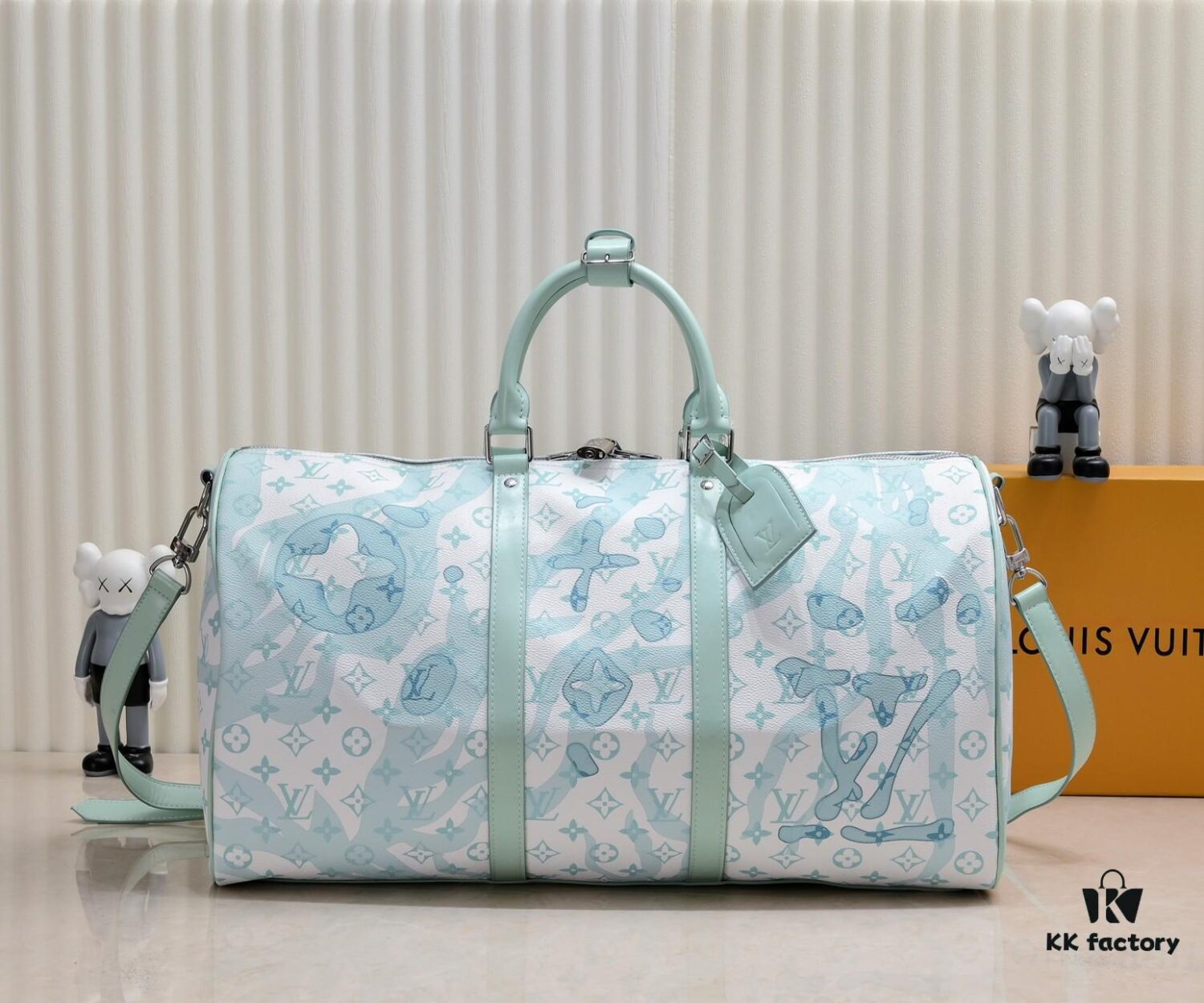 Exclusive Real Photo - Upgraded Version ‼️ Official Website Quality Match M22570 M41416 Keepall is a classic in Louis Vuitton's travel bag collection. This large Keepall features a Monogram canvas body, with a detachable leather shoulder strap and a removable leather document case.