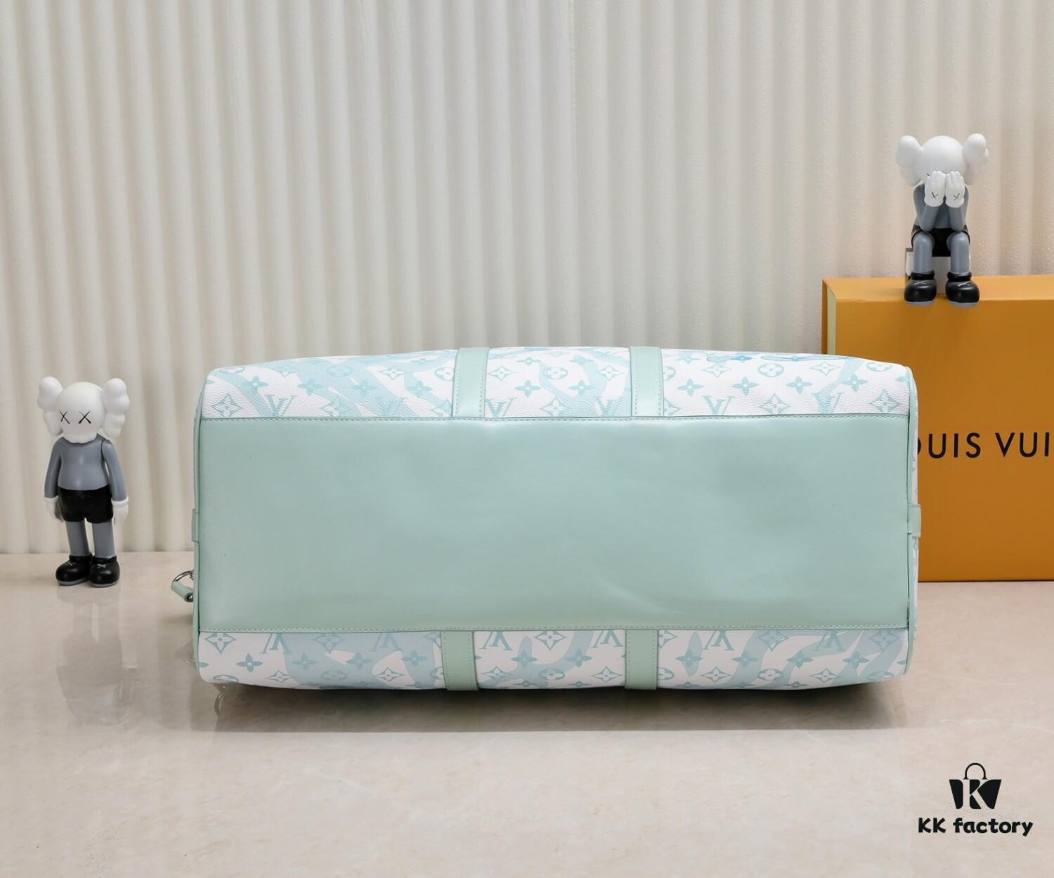 Exclusive Real Photo - Upgraded Version ‼️ Official Website Quality Match M22570 M41416 Keepall is a classic in Louis Vuitton's travel bag collection. This large Keepall features a Monogram canvas body, with a detachable leather shoulder strap and a removable leather document case.