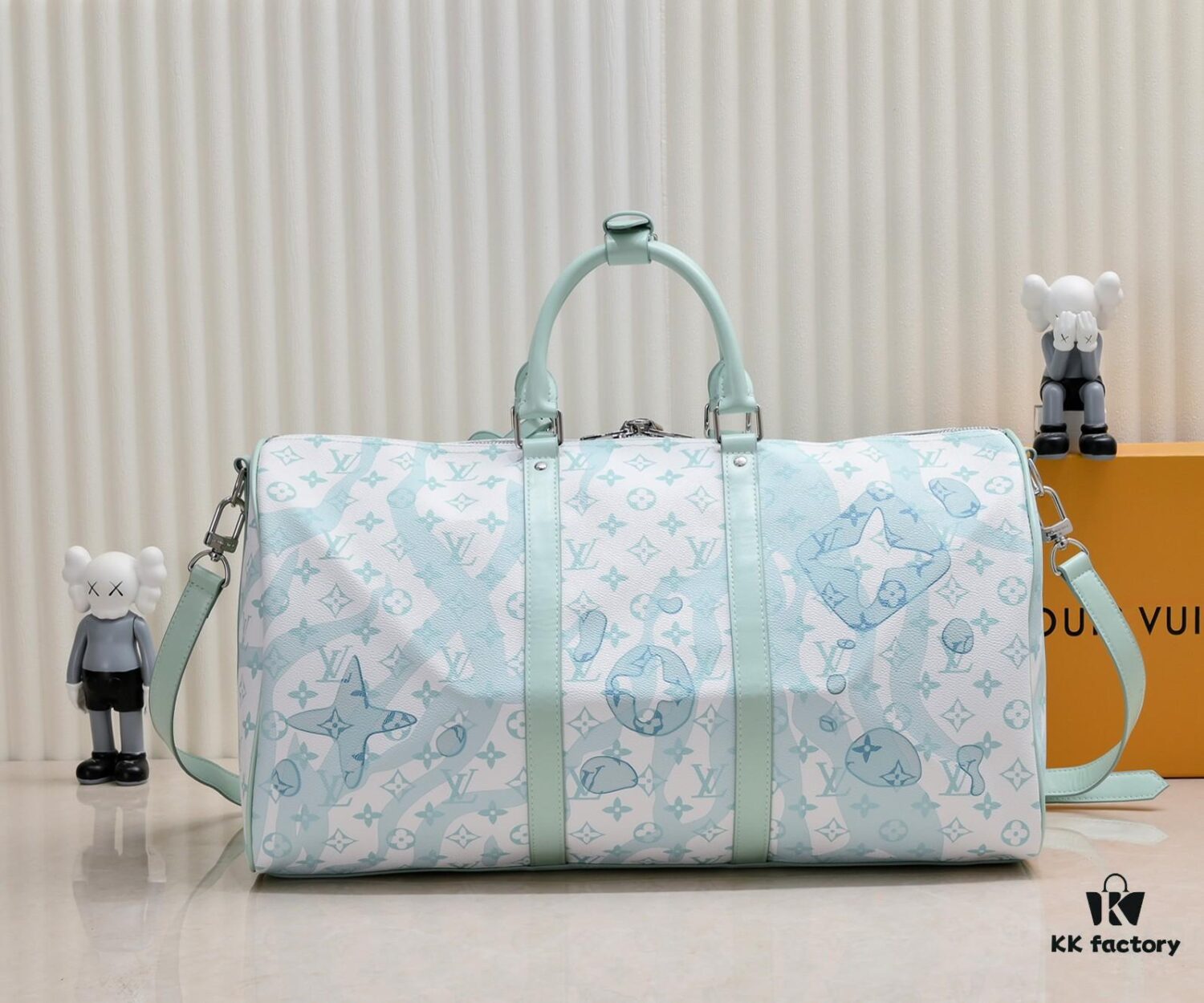 Exclusive Real Photo - Upgraded Version ‼️ Official Website Quality Match M22570 M41416 Keepall is a classic in Louis Vuitton's travel bag collection. This large Keepall features a Monogram canvas body, with a detachable leather shoulder strap and a removable leather document case.