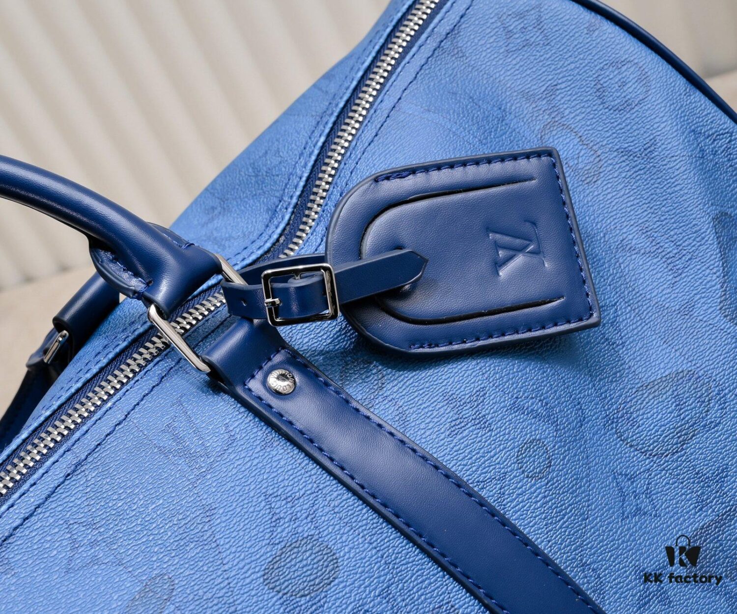 Exclusive Real Photo - Upgraded Version ‼️ Official Website Quality Match M22570 M41416 Keepall is a classic in Louis Vuitton's travel bag collection. This large Keepall features a Monogram canvas body, paired with a detachable leather shoulder strap and a detachable leather document holder.