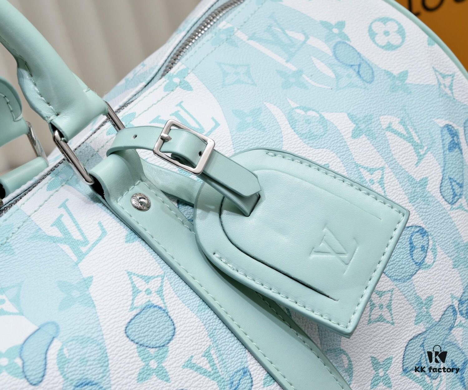 Exclusive Real Photo - Upgraded Version ‼️ Official Website Quality Match M22570 M41416 Keepall is a classic in Louis Vuitton's travel bag collection. This large Keepall features a Monogram canvas body, with a detachable leather shoulder strap and a removable leather document case.