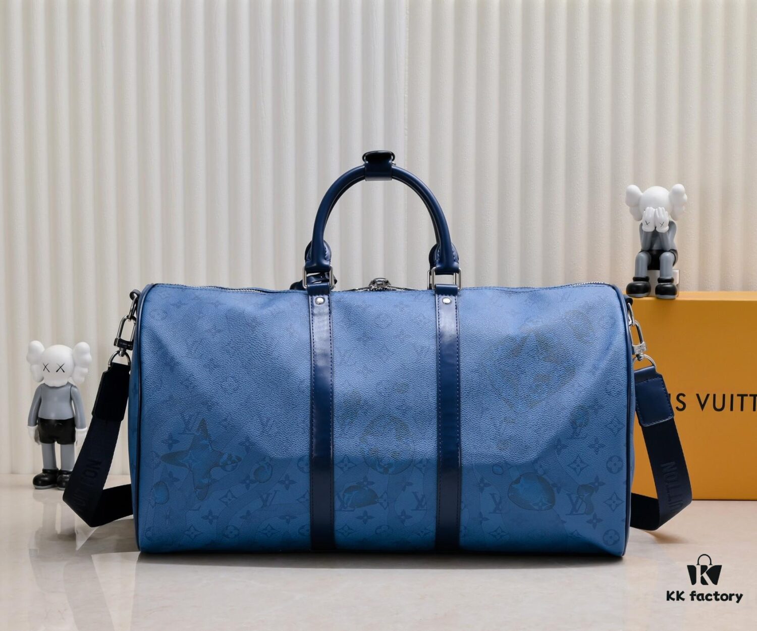 Exclusive Real Photo - Upgraded Version ‼️ Official Website Quality Match M22570 M41416 Keepall is a classic in Louis Vuitton's travel bag collection. This large Keepall features a Monogram canvas body, paired with a detachable leather shoulder strap and a detachable leather document holder.