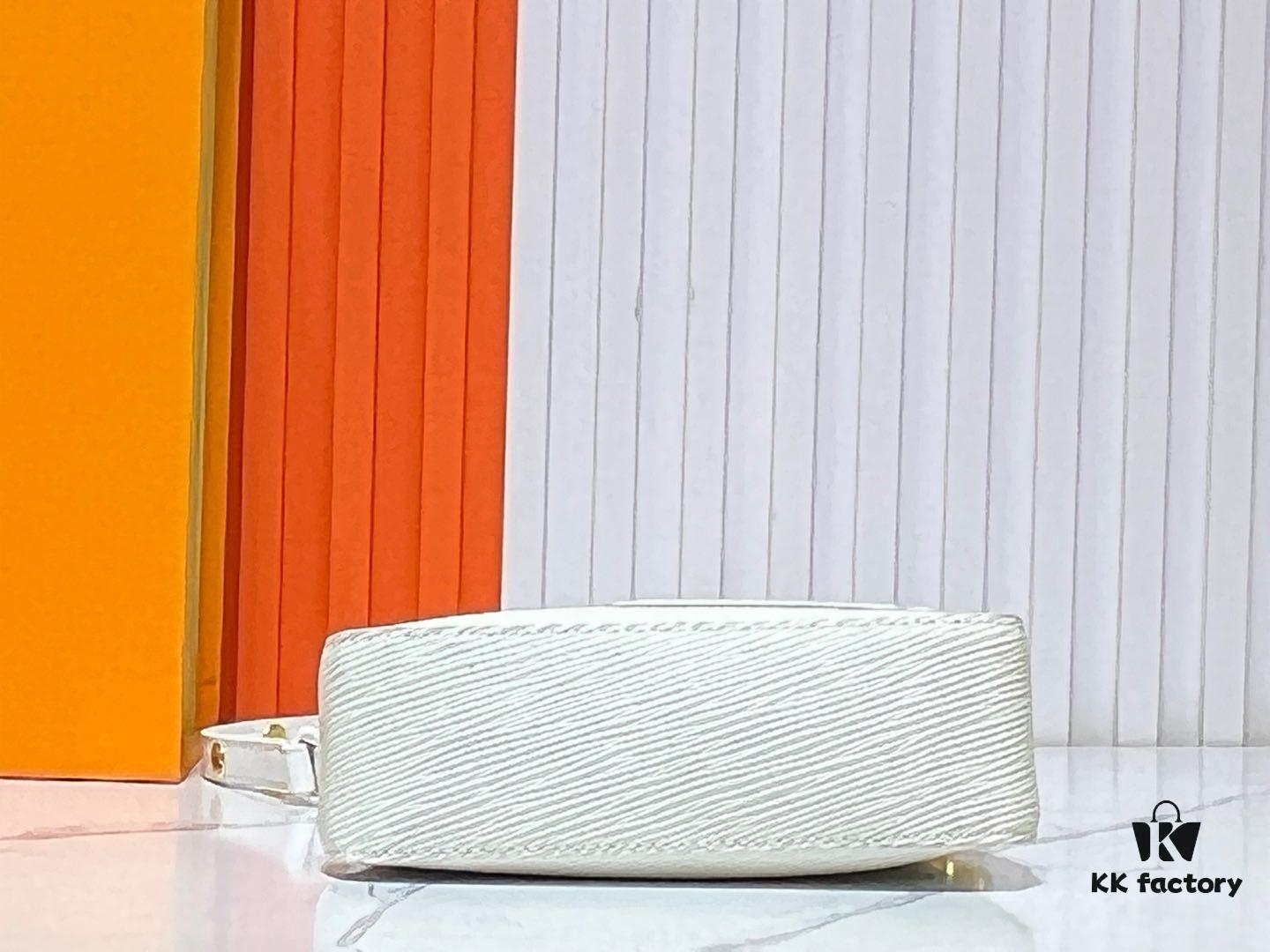 M13099 Marellini Handbag crafted from textured Epi leather with a compact silhouette, offering ample space for daily essentials like a smartphone. Features a round coin purse and mirror made from the vibrant Monogram canvas of the Louis Vuitton × Takashi Murakami collaboration, attached to the bag via a bold metal chain. Dimensions: 19x13.5x6.5cm