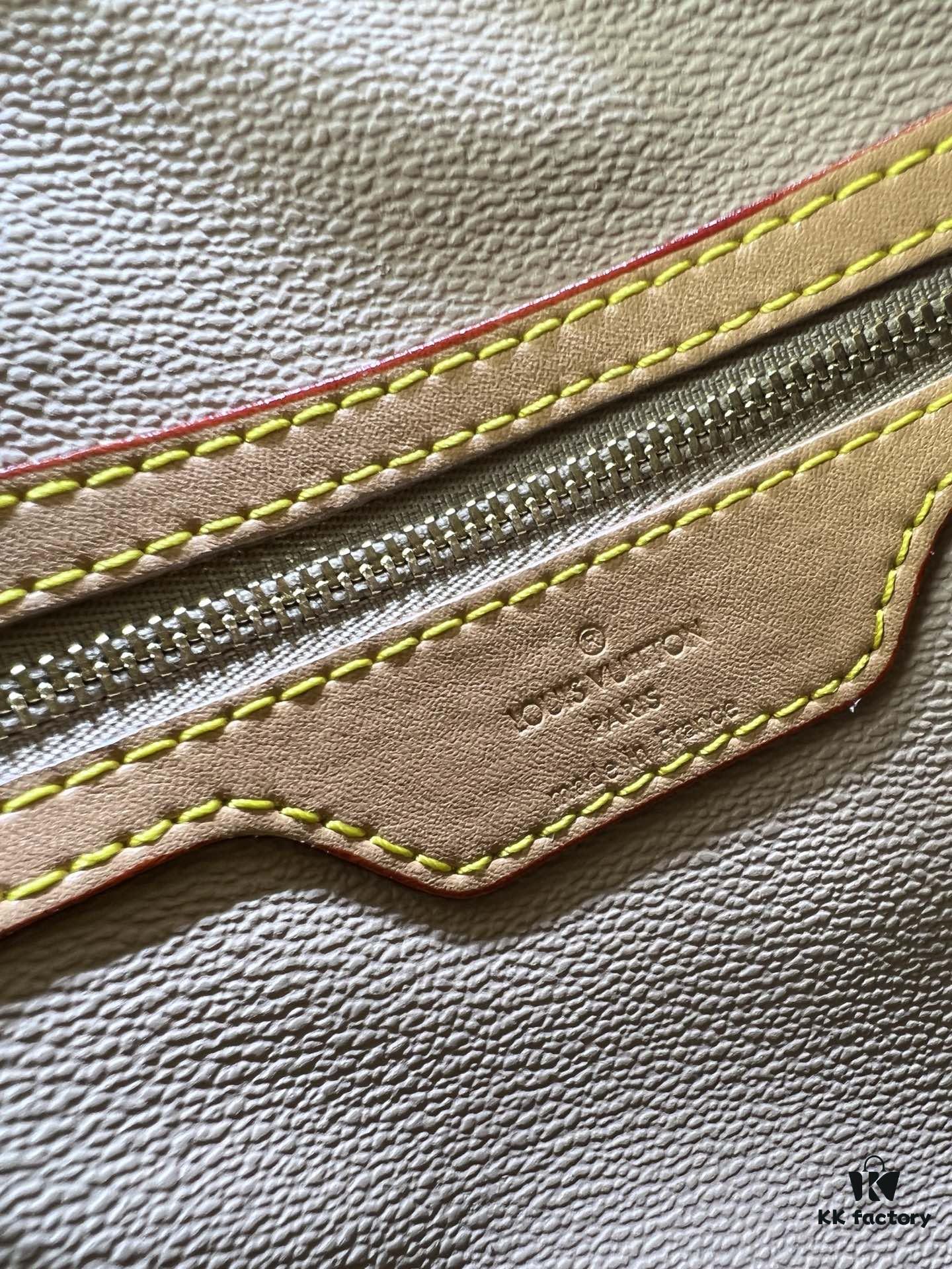 Vintage Yellow Skin High-Quality Original Style Louis Vuitton LV New Women's Shoulder Bag, Drum Bag M42238, Mother-and-Child Bag Design, Practical and Premium Craftsmanship, 23*26*16cm