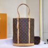 Vintage Crocodile Pattern Wax Leather 🔥 M42236 Large Size Authentic Item High-End Quality Highly Acclaimed Mother-and-Child Bag Extremely Practical Louis Vuitton Matched Interior Original Order Version Louis Vuitton LV New Women's Shoulder Bag Round Barrel Bag