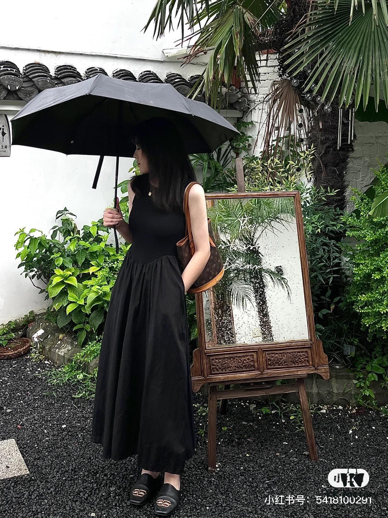 Color-Changing Yellow Leather Bag 🔥 Authentic Quality, High-End Craftsmanship, Highly Recommended, Mother-and-Child Pouch, Extremely Practical, Louis Vuitton-Style Interior, Original Sample Cut, Louis Vuitton LV New Women's Shoulder Bag, Round Barrel Bag M42238, Size 23*26*16cm 💪💪💪