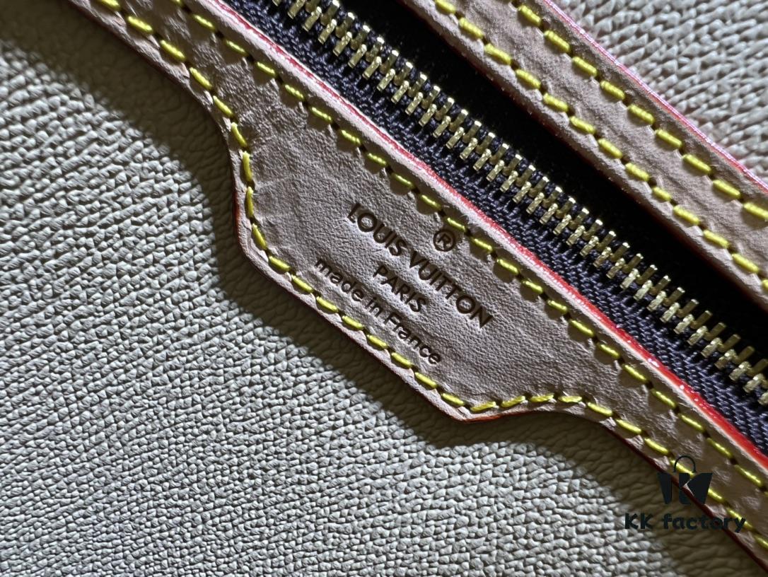 Color-Changing Yellow Leather Bag 🔥 Authentic Quality, High-End Craftsmanship, Excellent Reputation, Mother-and-Child Pouch Design, Extremely Practical, Louis Vuitton-Style Interior, Original Sample Cut, New LV Women's Shoulder Bag, Round Bucket Bag M42238, Size 23*26*16cm 💪💪💪