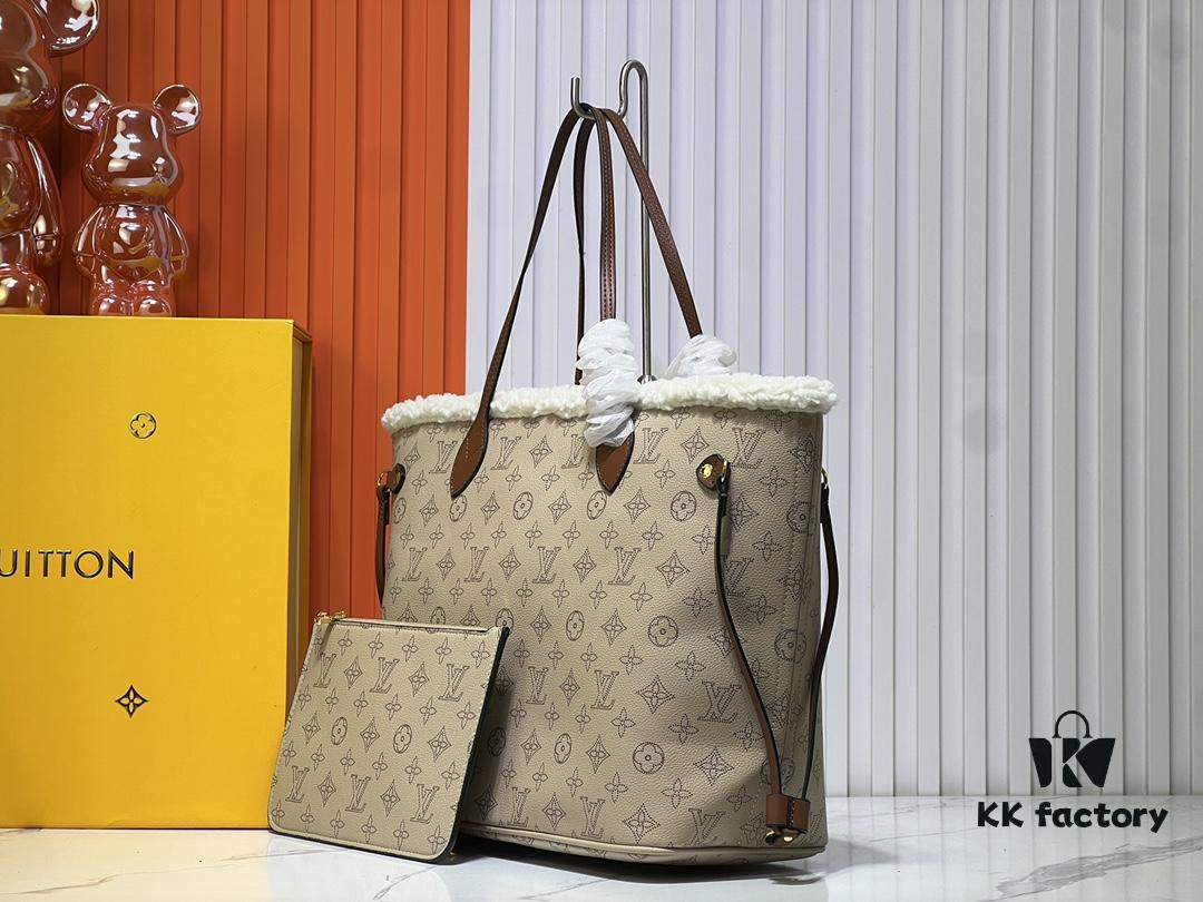 Lambswool, M40995 Medium Shopping Bag 💋💋 Louis Vuitton New Neverfull Reimagines the Iconic Handbag with Refined Interior Details