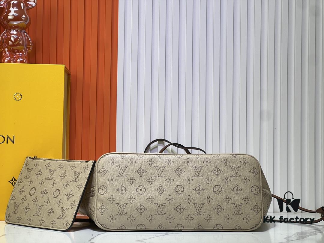 Lambswool, M40995 Medium Shopping Bag 💋💋 Louis Vuitton New Neverfull Reimagines the Iconic Handbag with Refined Interior Details