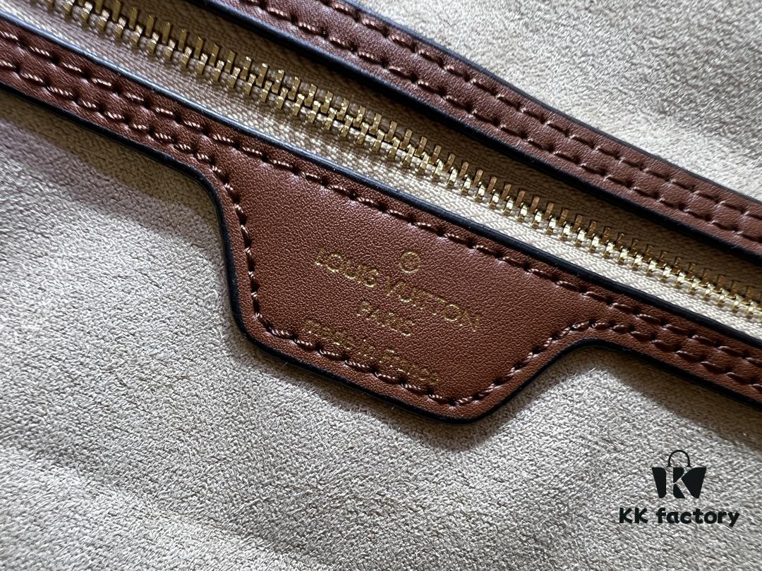 Lambswool, M40995 Medium Shopping Bag 💋💋 Louis Vuitton New Neverfull Reimagines the Iconic Handbag with Refined Interior Details