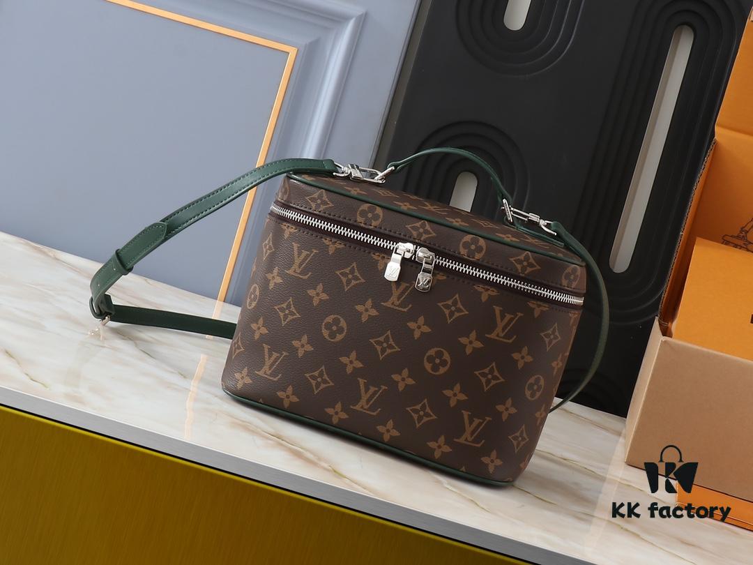 Upgraded Original ✨M42265 This elegant toiletry bag, inspired by the iconic Nice pouch, is a stylish choice for carrying essential beauty items. The hidden zip pocket inside the flap provides secure storage for particularly valuable personal belongings.