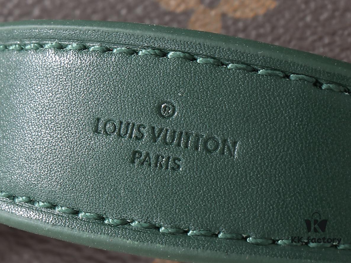 Upgraded Original ✨M42265 This elegant toiletry bag, inspired by the iconic Nice pouch, is a stylish choice for carrying essential beauty items. The hidden zip pocket inside the flap provides secure storage for particularly valuable personal belongings.