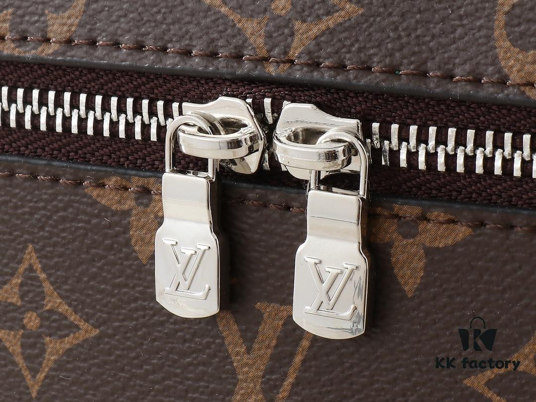 Upgraded Original ✨M42265 This elegant toiletry bag, inspired by the iconic Nice pouch, is a stylish choice for carrying essential beauty items. The hidden zip pocket inside the flap provides secure storage for particularly valuable personal belongings.