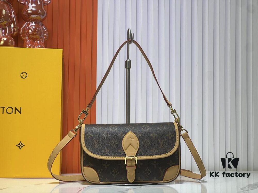 Diane Handbag M45985 Belt Reimagines 1990s Classic Design