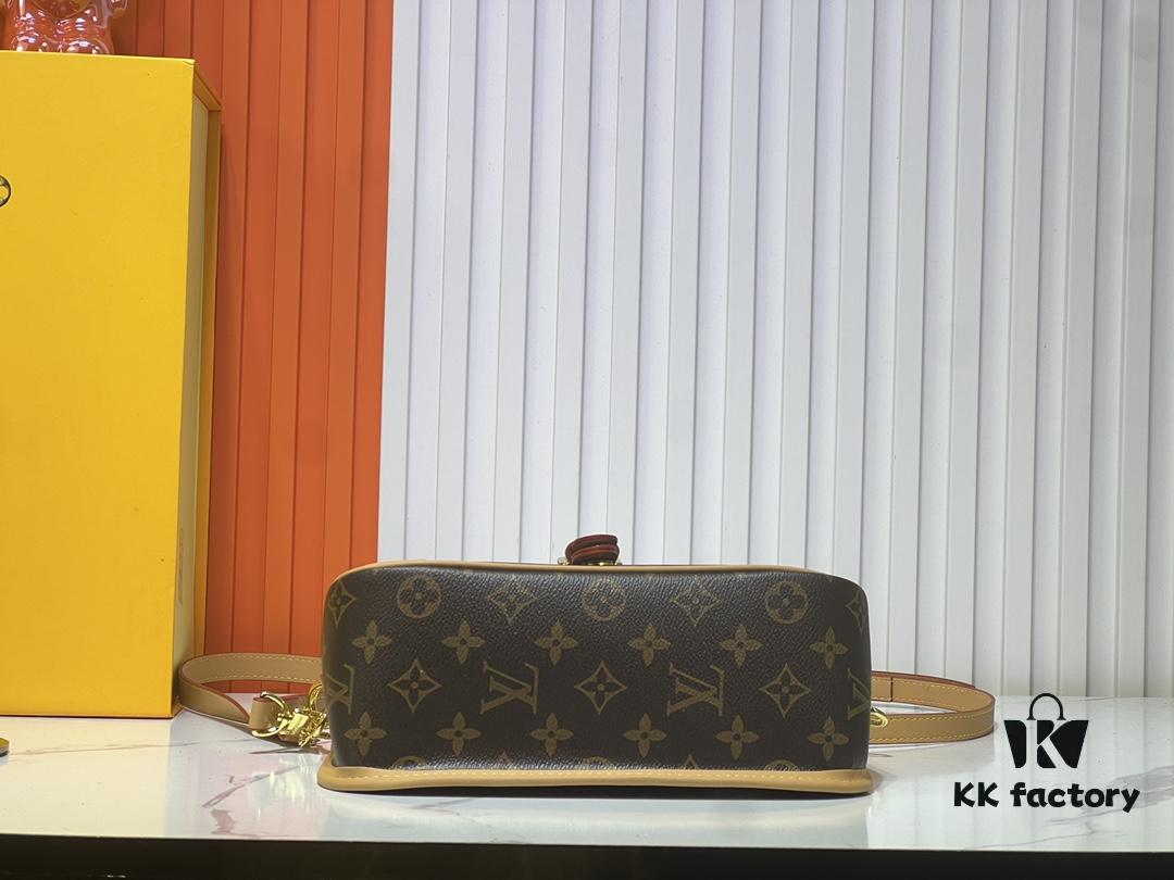 Diane Handbag M45985 Belt Reimagines 1990s Classic Design