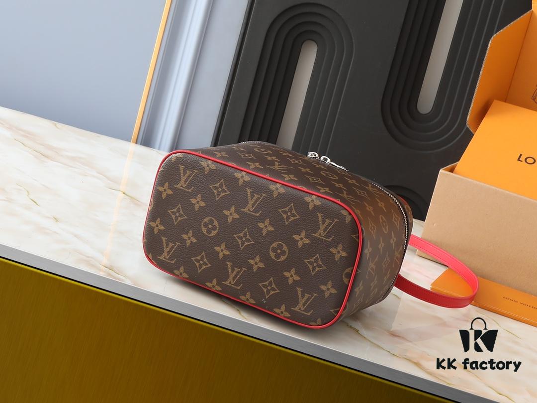 Upgraded Original ✨M42265 Inspired by the iconic Nice cosmetic pouch, this elegant toiletry bag is a personalized choice for carrying essential beauty items. The hidden zip pocket inside the flap keeps particularly valuable personal belongings secure.