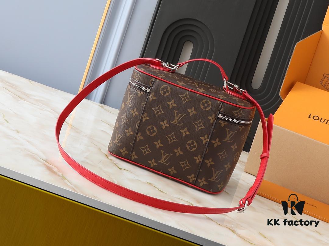 Upgraded Original ✨M42265 Inspired by the iconic Nice cosmetic pouch, this elegant toiletry bag is a personalized choice for carrying essential beauty items. The hidden zip pocket inside the flap keeps particularly valuable personal belongings secure.