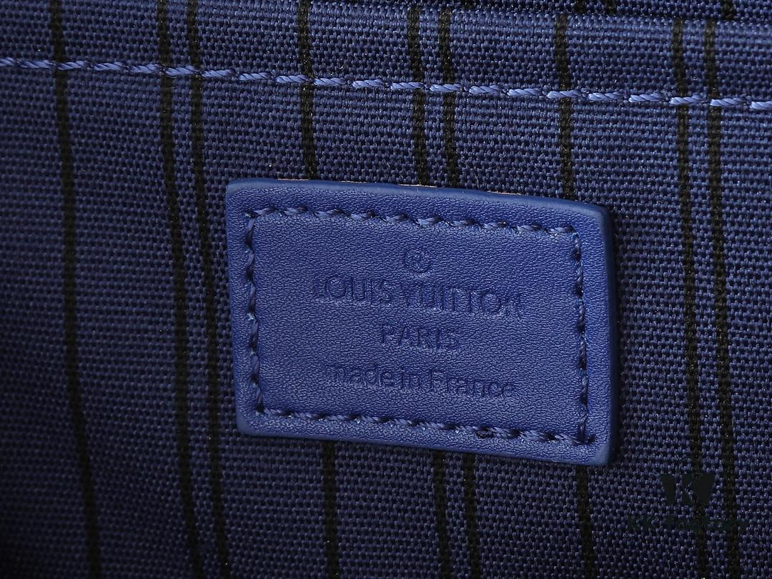 Upgraded Original ✨M42265 This style, inspired by the iconic Nice cosmetic pouch, is an elegant wash bag and a personalized choice for carrying essential beauty items. The hidden zip pocket inside the flap keeps particularly valuable personal belongings secure.