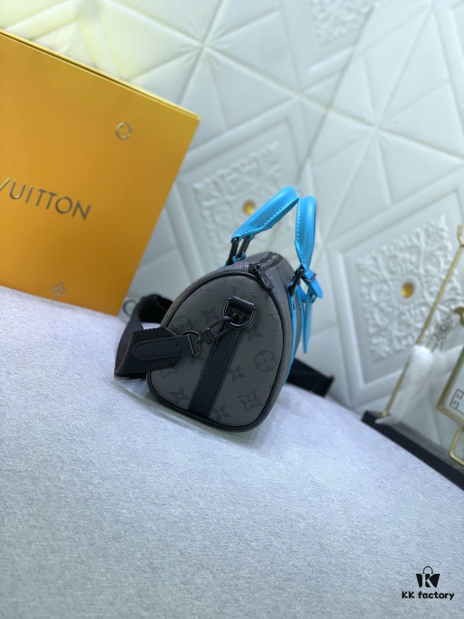 Upgraded from M11645 M46271 Grey Floral M24999 Grey Floral Colorful M25440 Blue Colorful Turquoise Series Pillow Bag