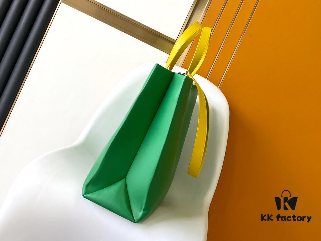 M24457 Yellow Green Blue Top Quality Original Order This Medium Shopper Handbag Draws Inspiration from Louis Vuitton's Shopping Bag Featuring 'Louis Vuitton' and 'Maison Fondée En 1854' Embossed on Soft Cowhide Leather with Top Handles and Detachable Shoulder Strap 40.0 x 32.0 x 16.0 cm (L x H x W)