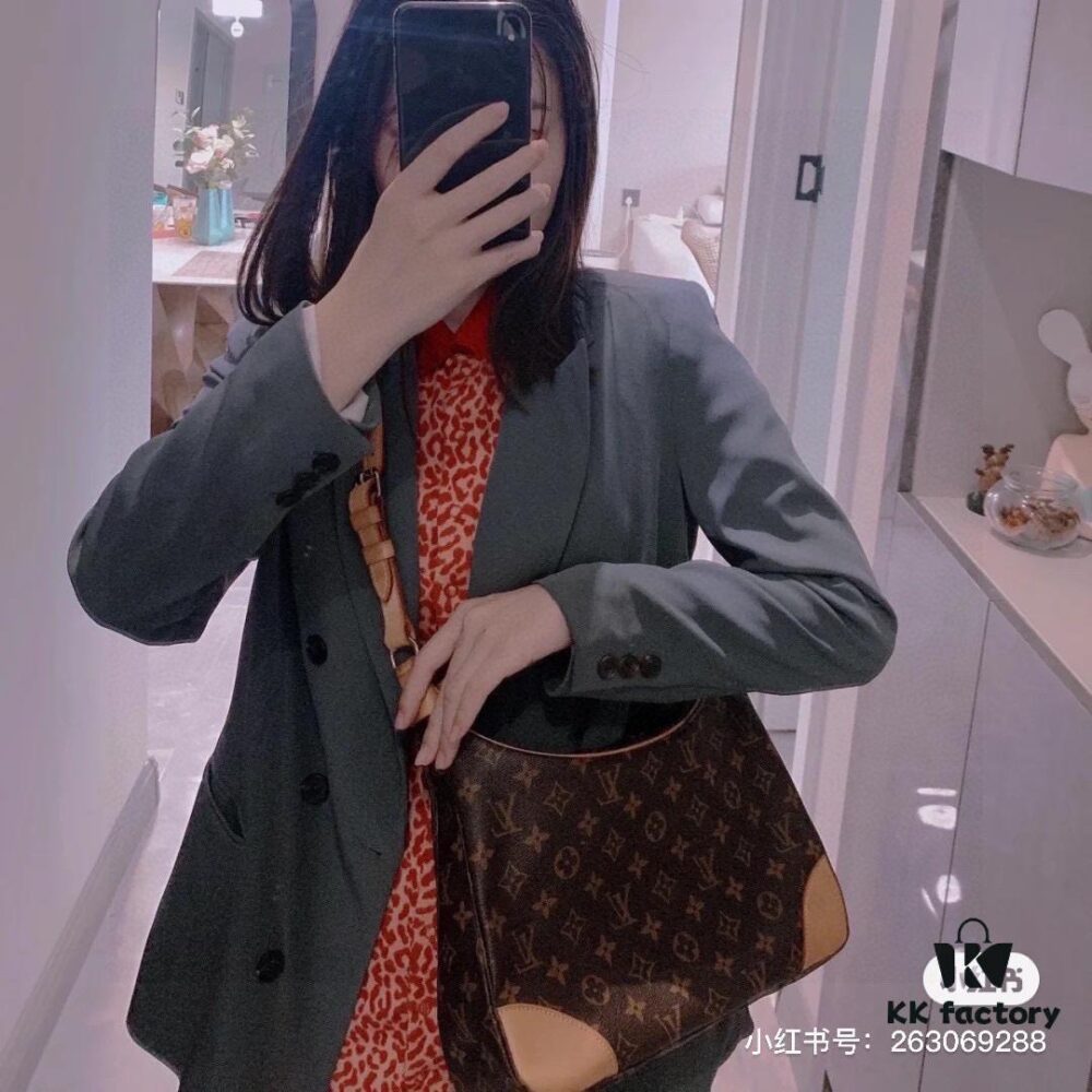 Upgraded Quality 👍 M90918 Vintage LV Louis Vuitton Rare Horn Bag, Retro Style, Three-Dimensional Shape, Casual and Elegant, Fits Various Outfits