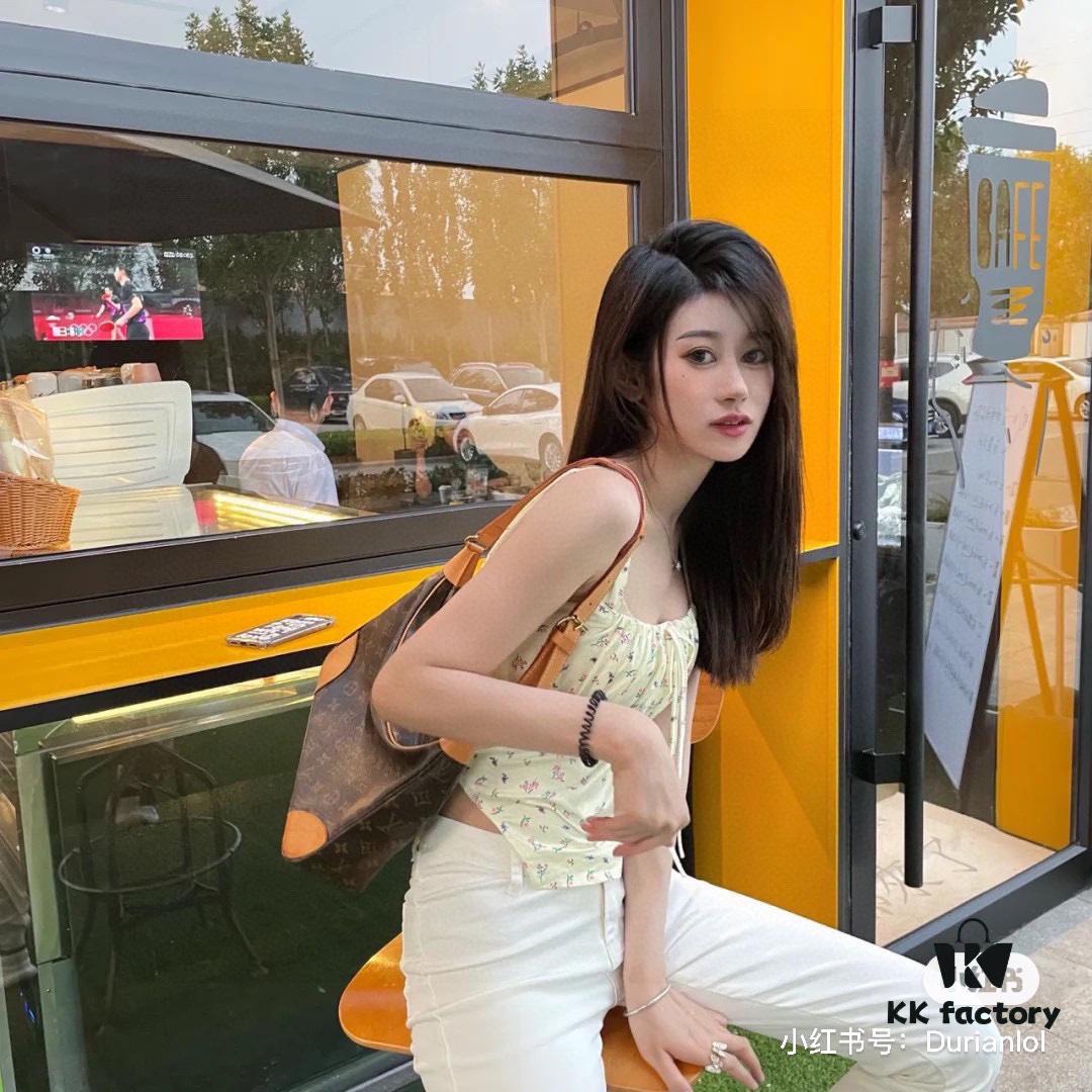 Upgraded Quality 👍 M90918 Vintage LV Louis Vuitton Rare Horn Bag, Retro Style, Three-Dimensional Shape, Casual and Elegant, Fits Various Outfits