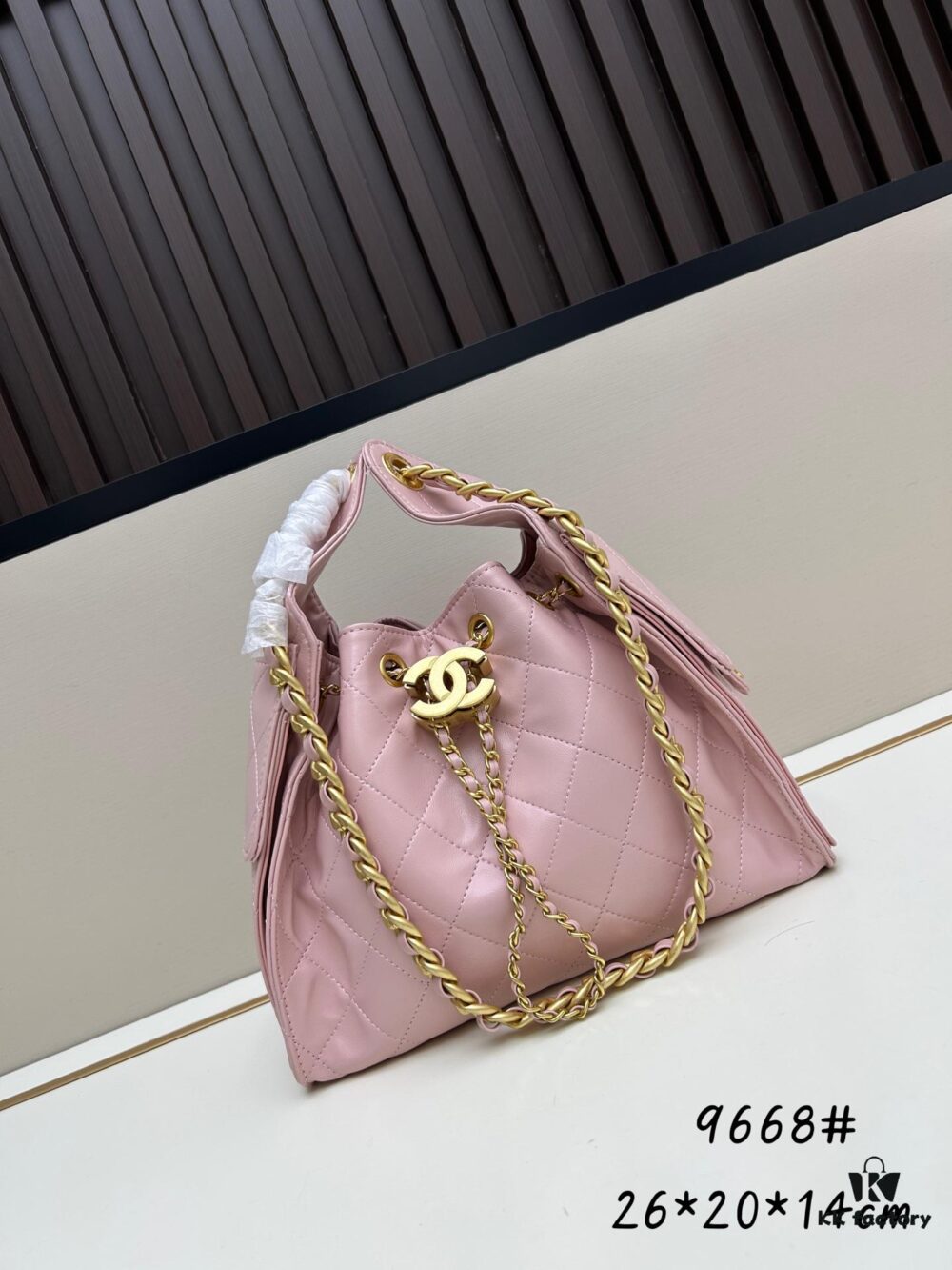 New Chanel 25 Handbag ||| The Rising 'Bag King' – The Chanel 25 Bag, the Latest It-Bag Following the 22 Bag!