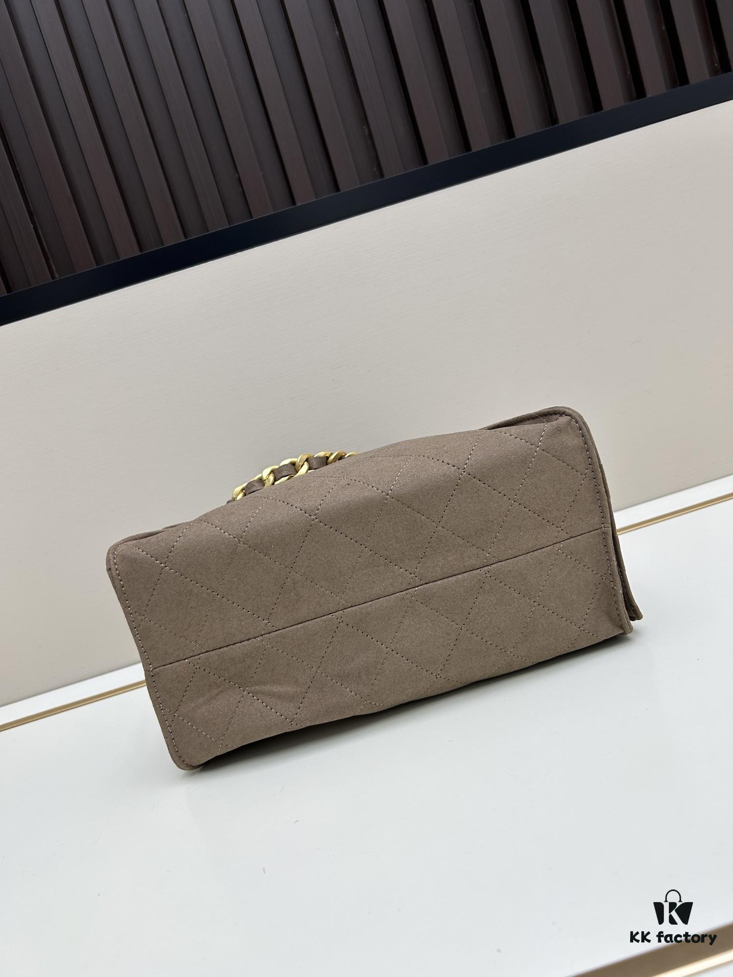 New Chanel 25 Handbag ||| The Rising 'It Bag' After the Chanel 22