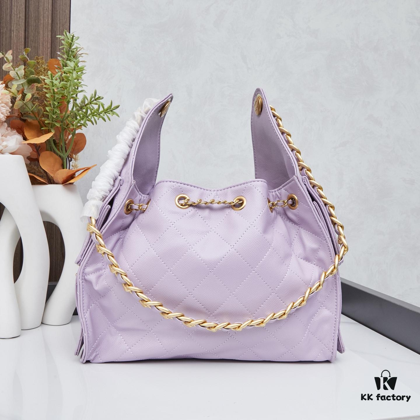 New Chanel 25 Handbag ||| The Newly Crowned 'It Bag' Following the Iconic Chanel 22