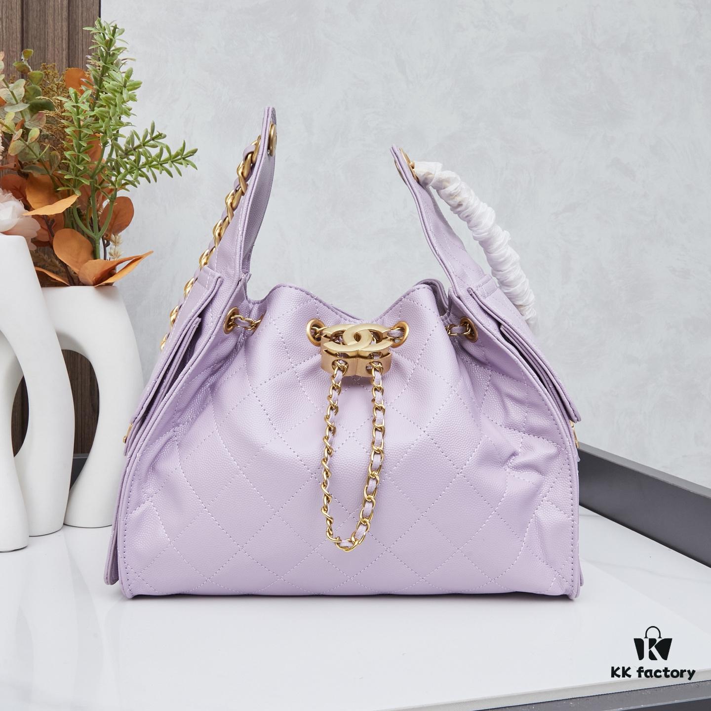 New Chanel 25 Handbag ||| The Newly Crowned 'It Bag' Following the Iconic Chanel 22