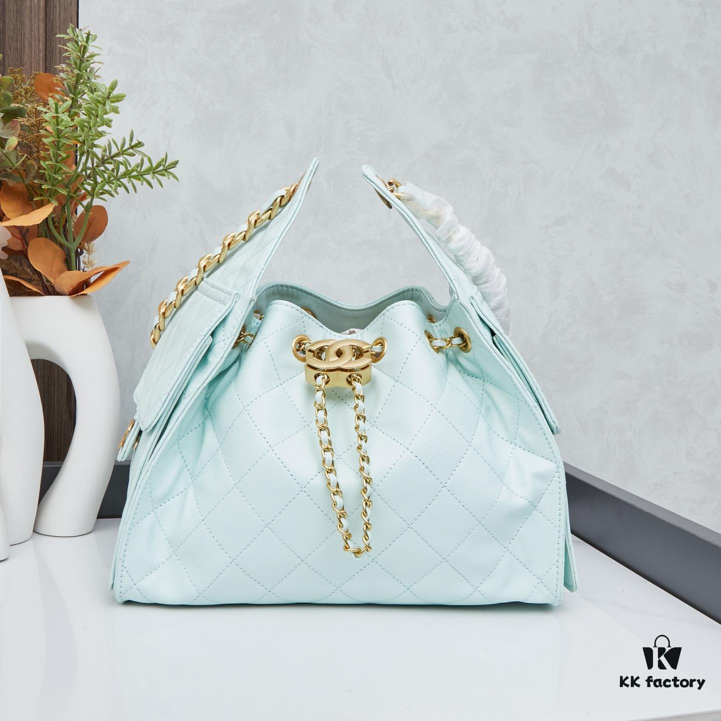 New Chanel 25 Handbag ||| The Rising 'It Bag' After the Chanel 22