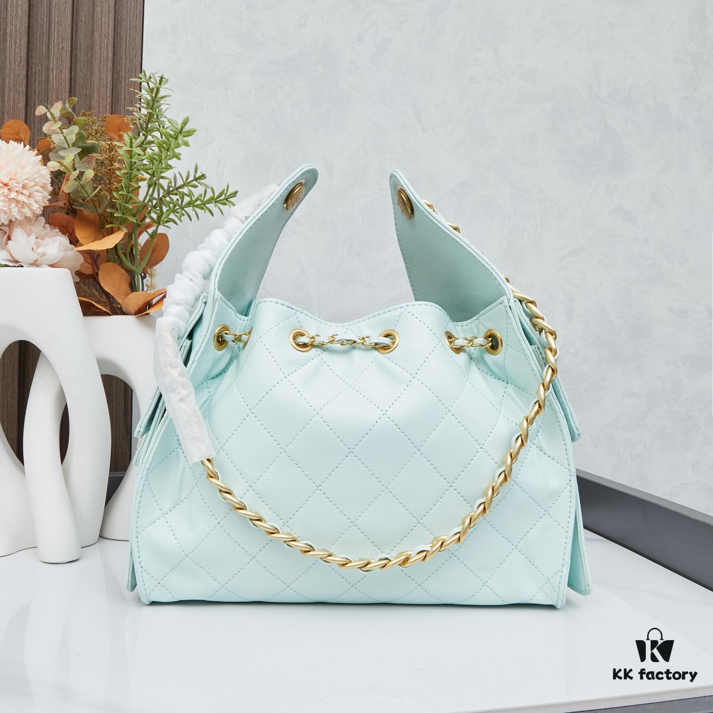 New Chanel 25 Handbag ||| The Rising 'It Bag' After the Chanel 22