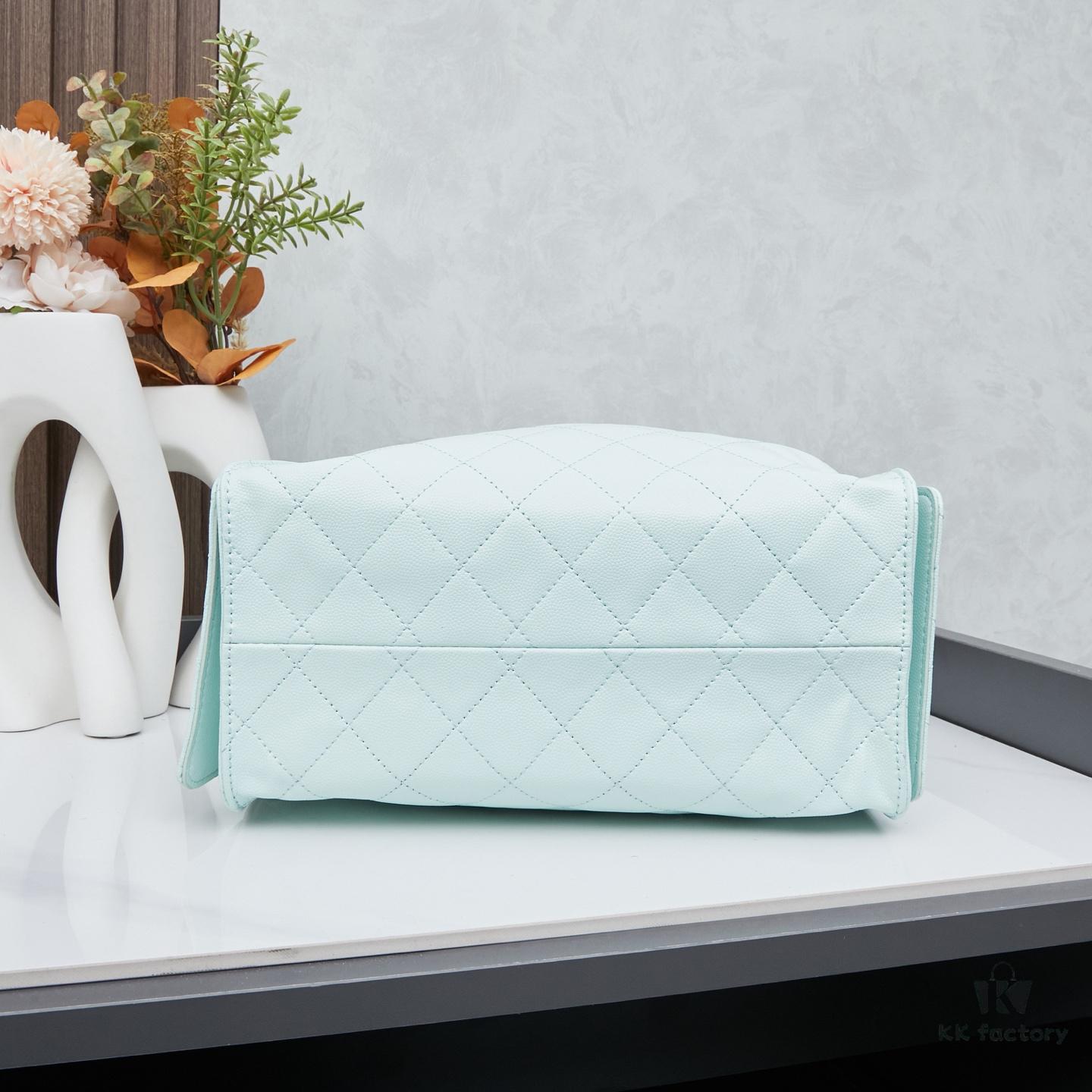 New Chanel 25 Handbag ||| The Rising 'It Bag' After the Chanel 22