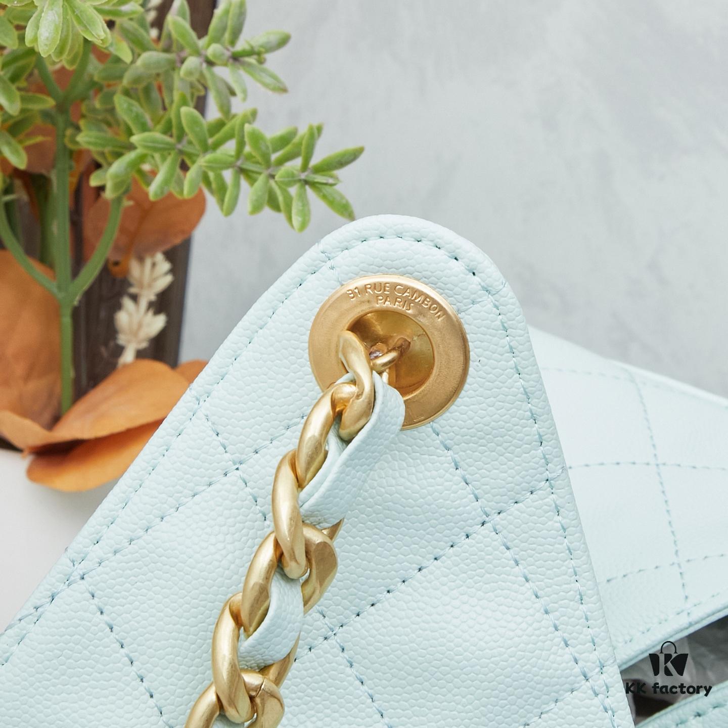 New Chanel 25 Handbag ||| The Rising 'It Bag' After the Chanel 22