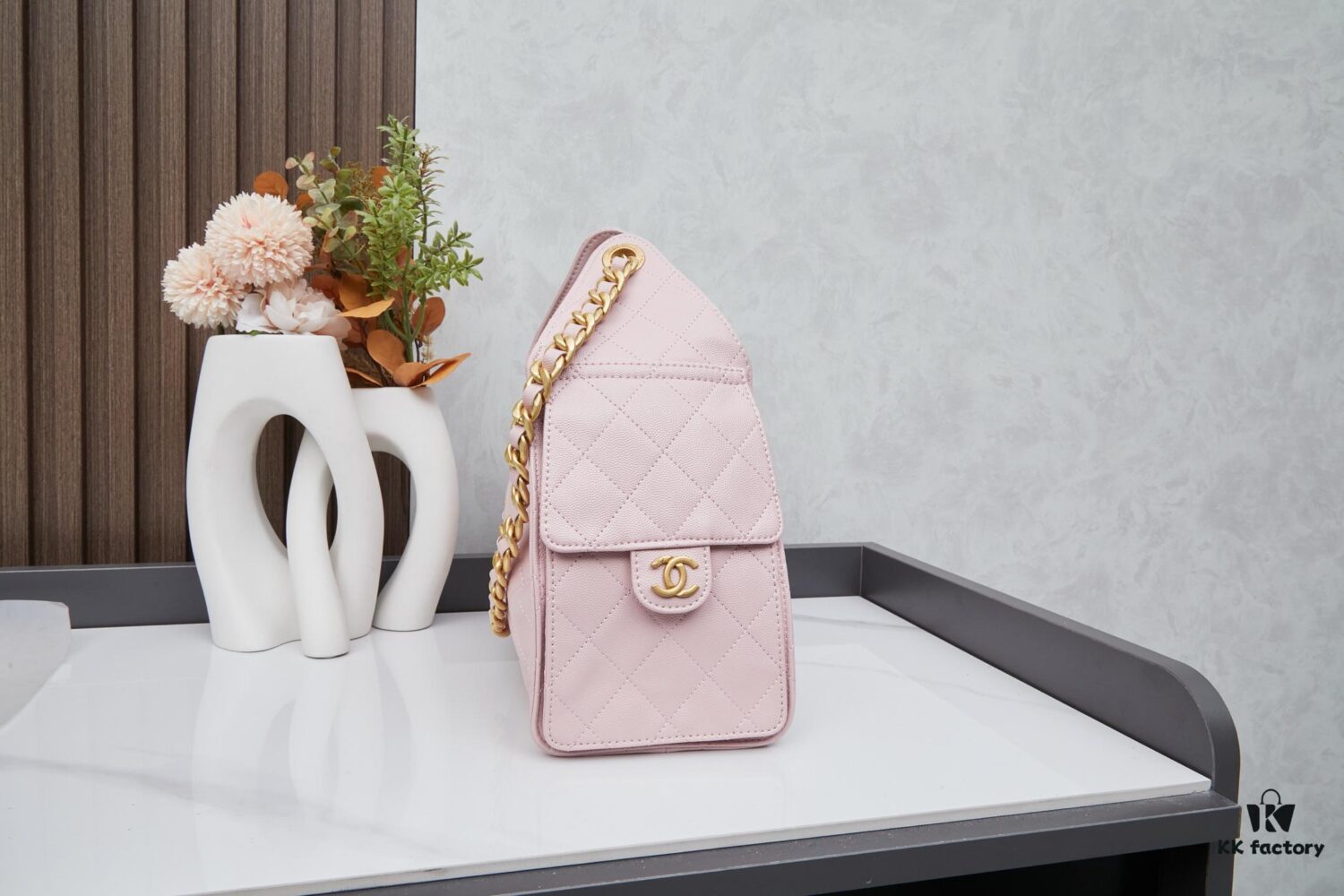 New Chanel 25 Handbag ||| The Rising 'It Bag' After the Chanel 22