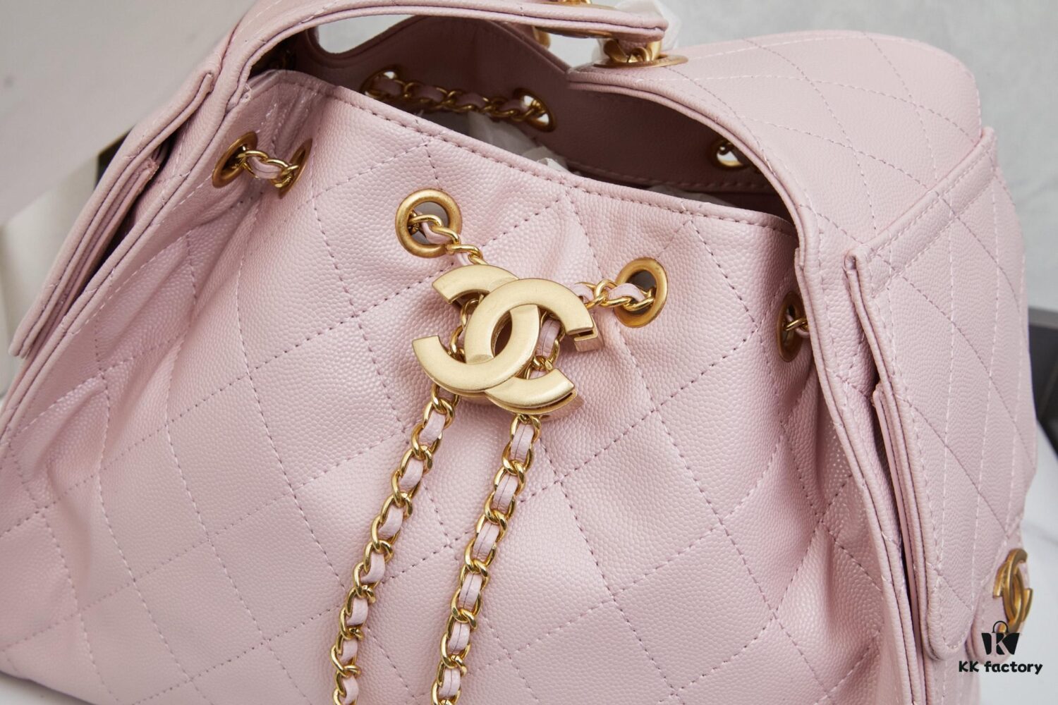 New Chanel 25 Handbag ||| The Rising 'It Bag' After the Chanel 22