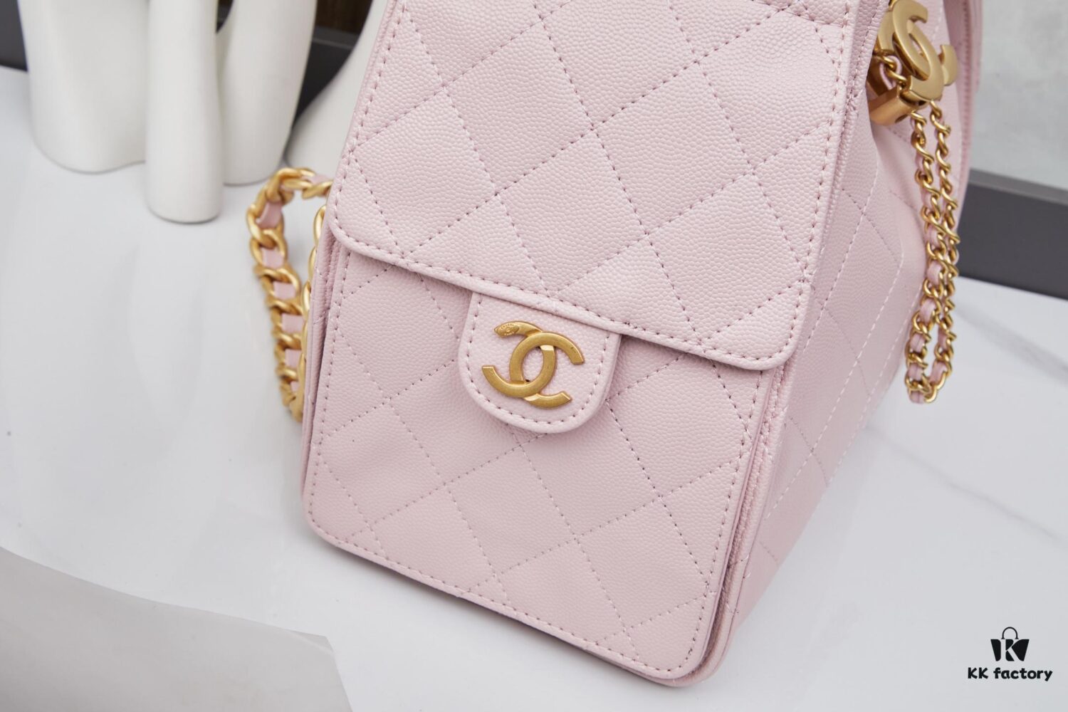 New Chanel 25 Handbag ||| The Rising 'It Bag' After the Chanel 22
