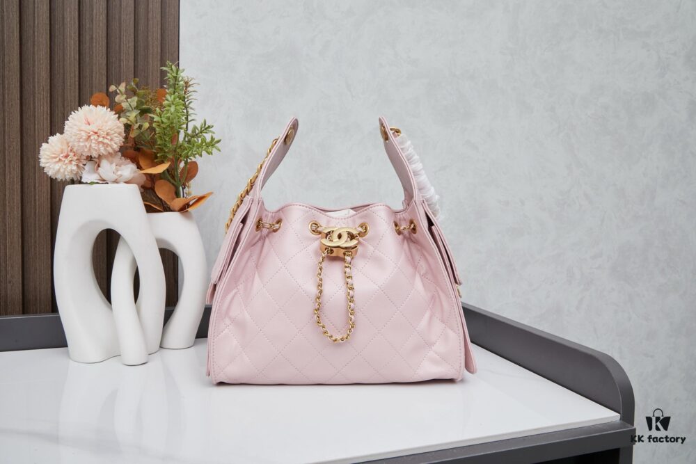 New Chanel 25 Handbag ||| The Rising 'It Bag' After the Chanel 22