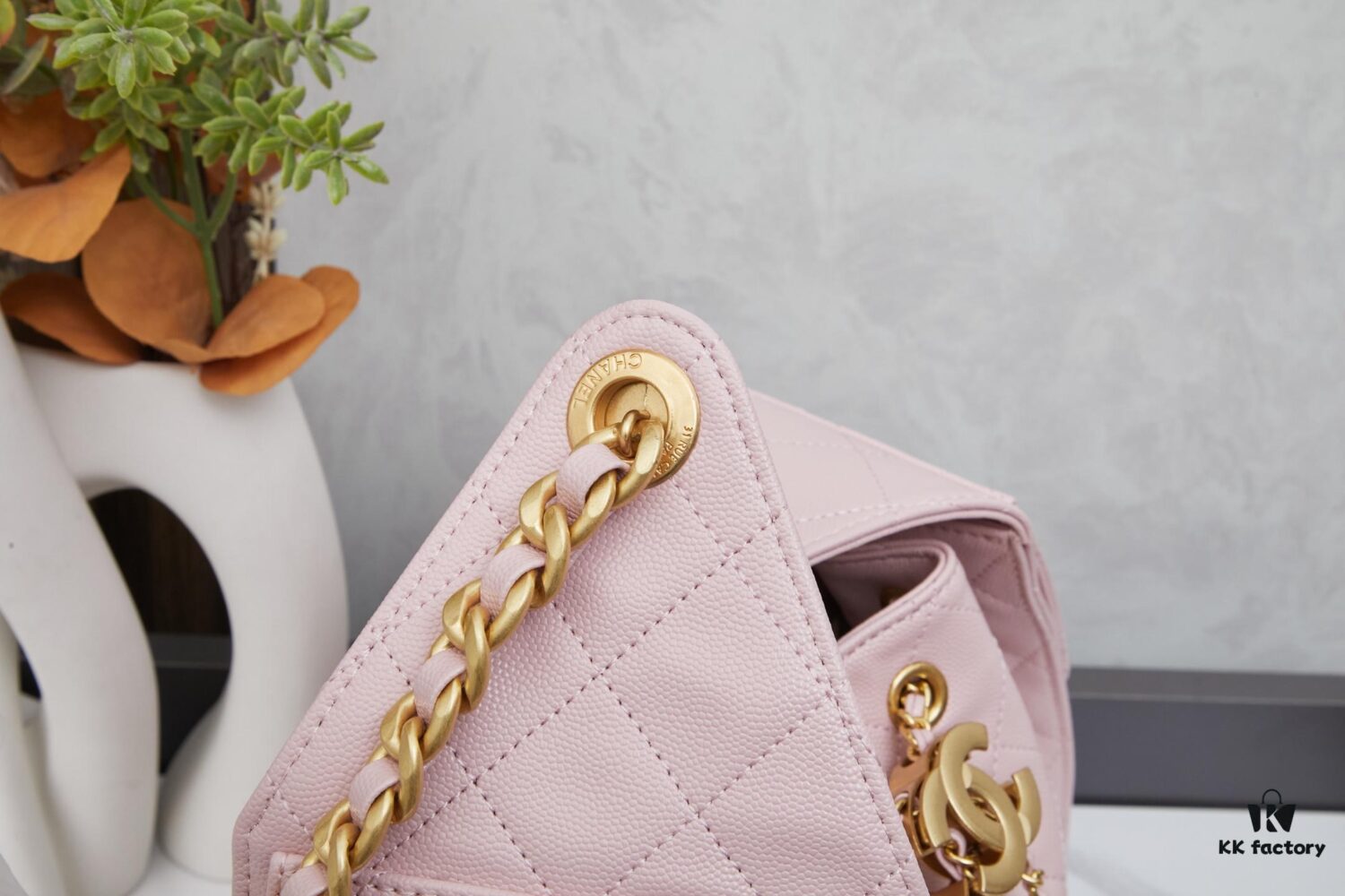 New Chanel 25 Handbag ||| The Rising 'It Bag' After the Chanel 22