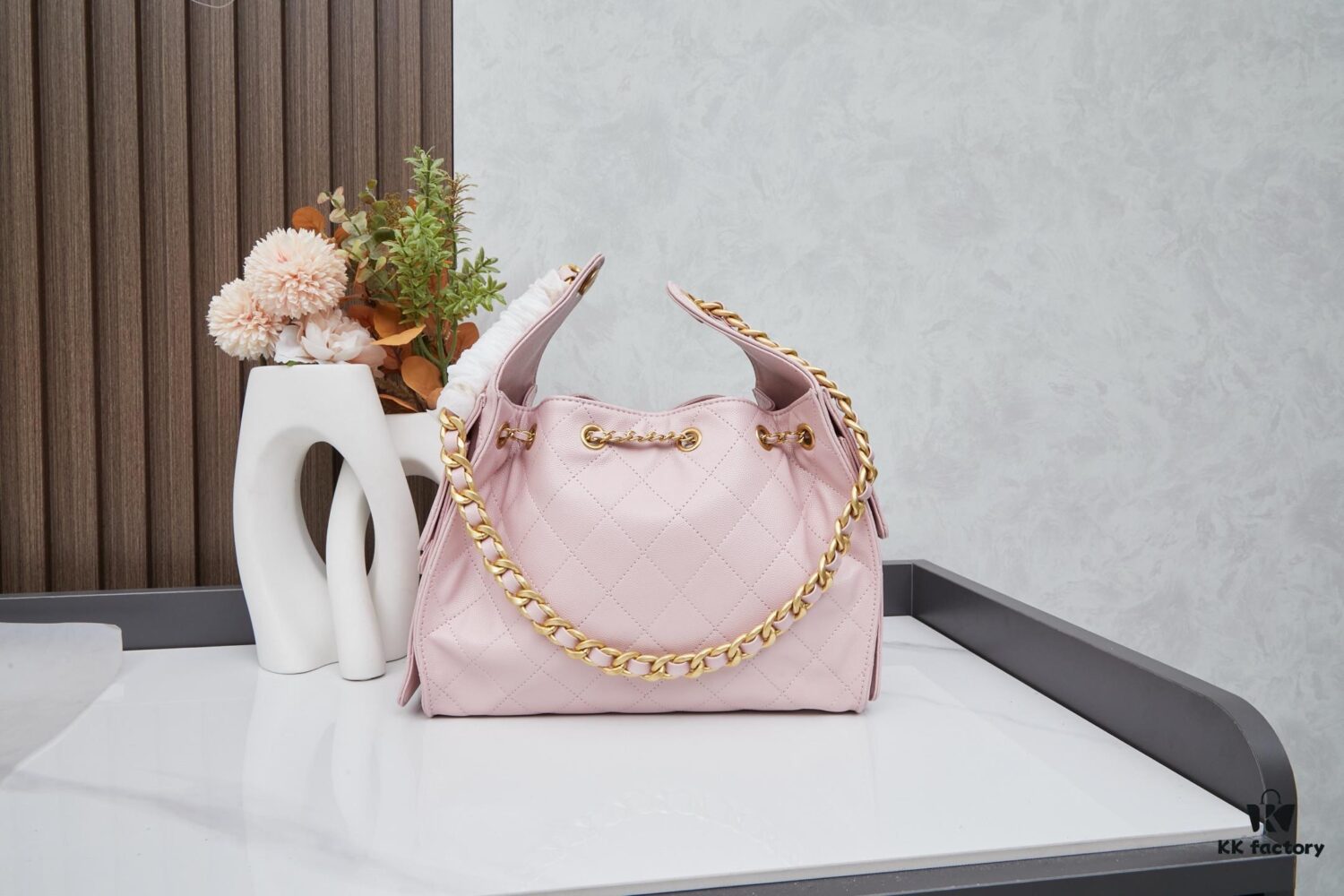 New Chanel 25 Handbag ||| The Rising 'It Bag' After the Chanel 22