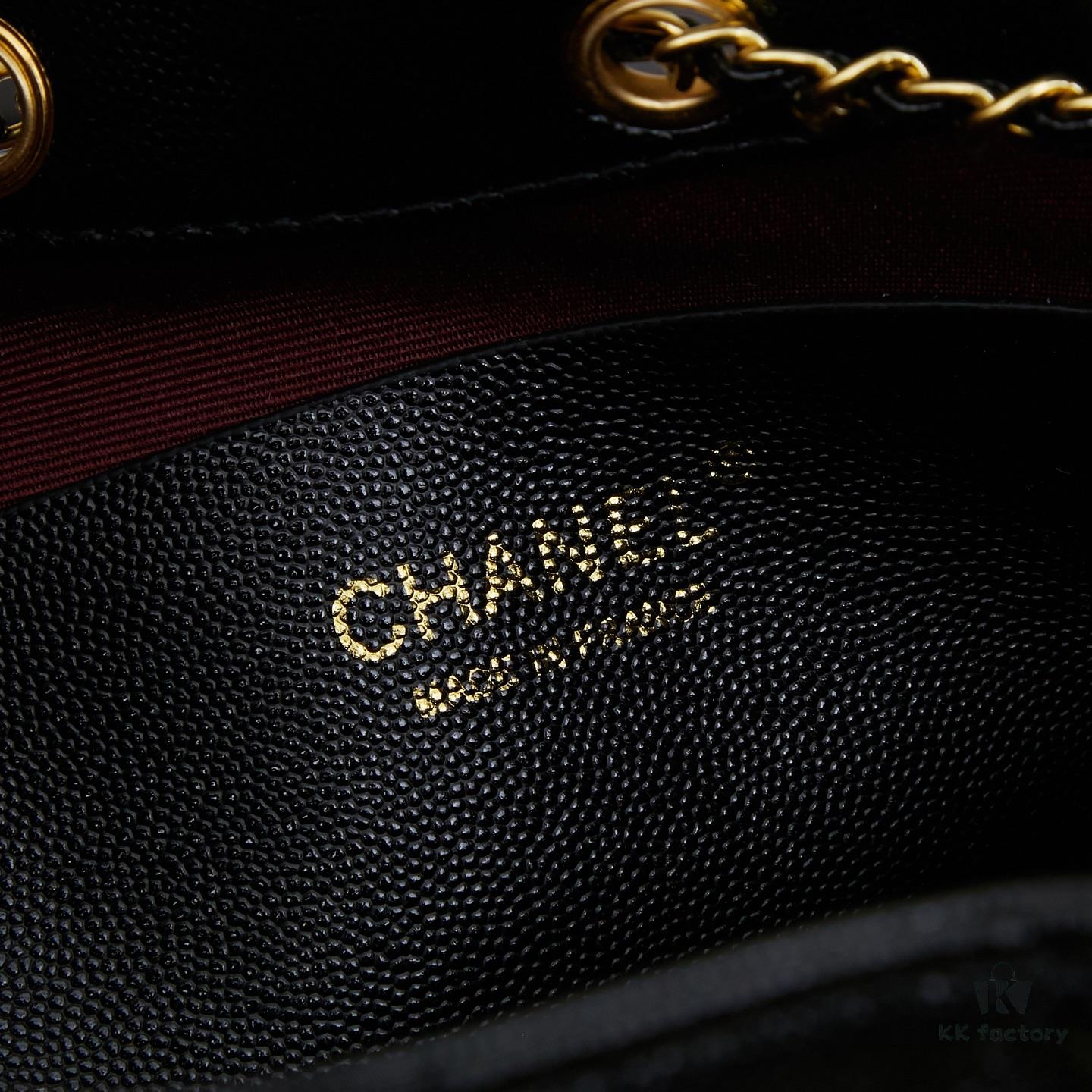 New Chanel 25 Handbag ||| The Rising 'It Bag' Follows the Success of the Chanel 22