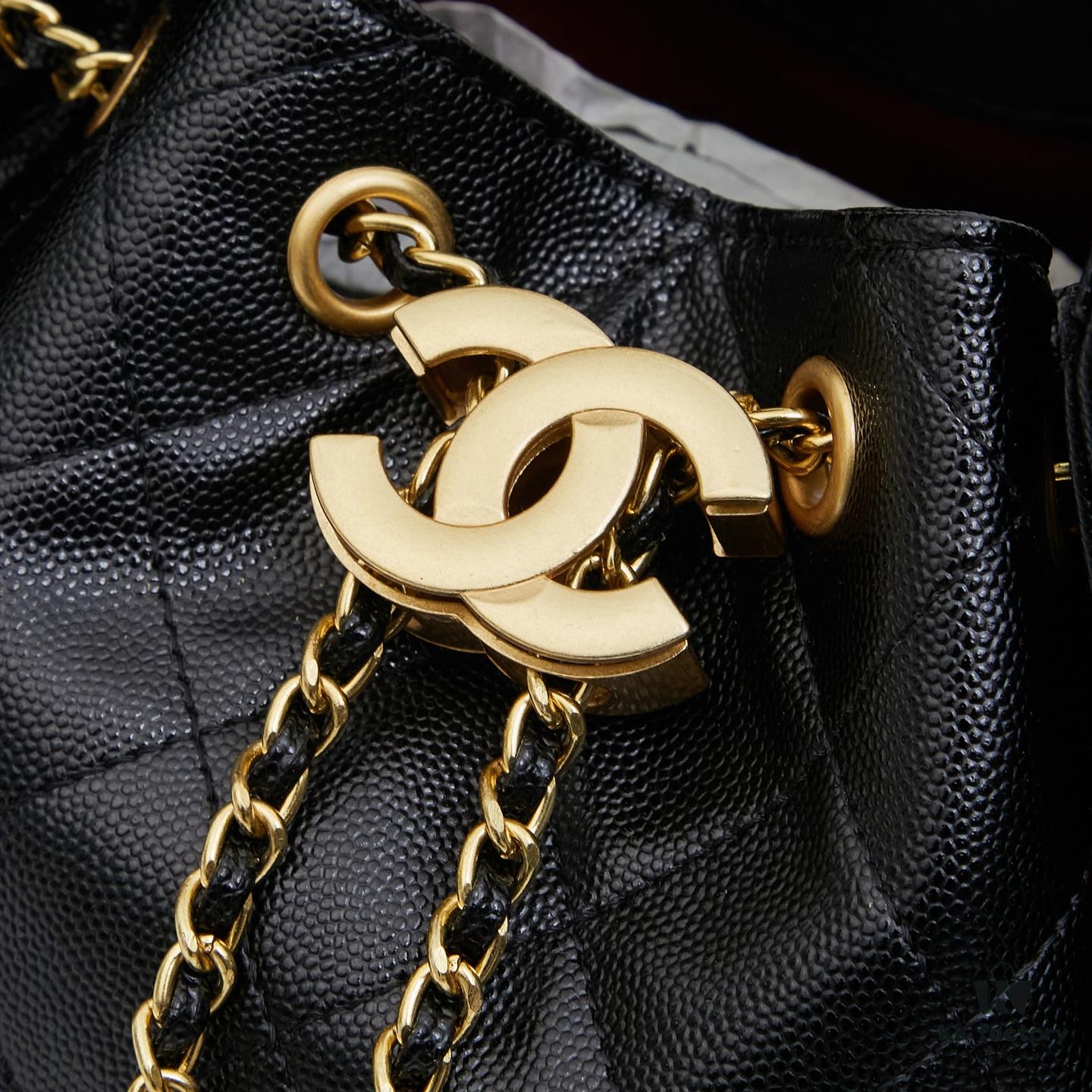 New Chanel 25 Handbag ||| The Rising 'It Bag' Follows the Success of the Chanel 22