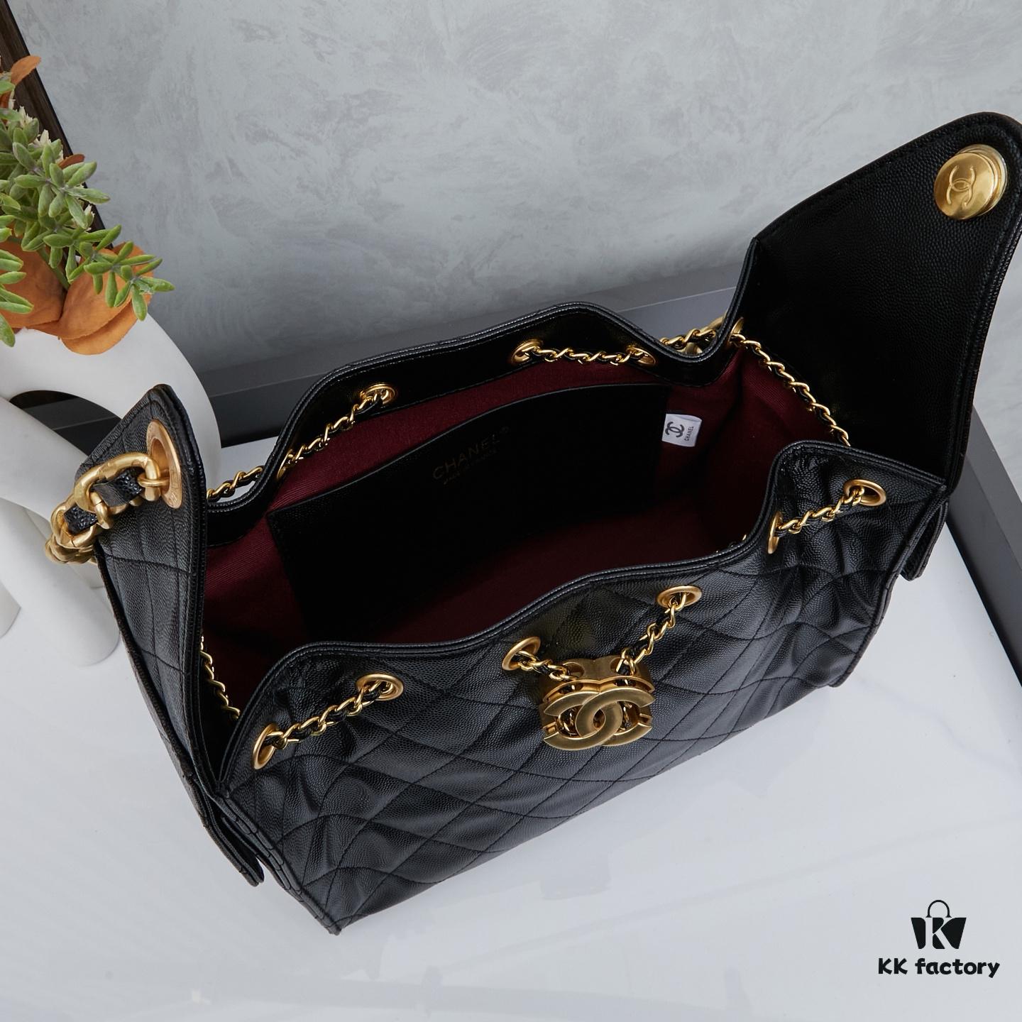 New Chanel 25 Handbag ||| The Rising 'It Bag' Follows the Success of the Chanel 22